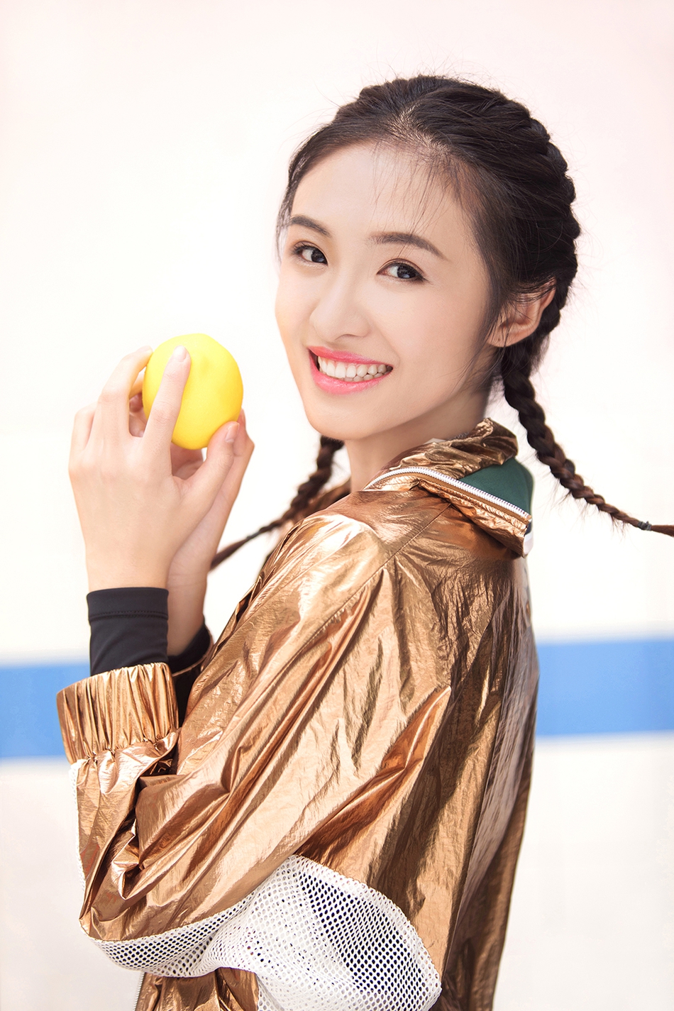 大学(wilfrid laurier university)的校花李晓恬拍摄了一组朋克写真