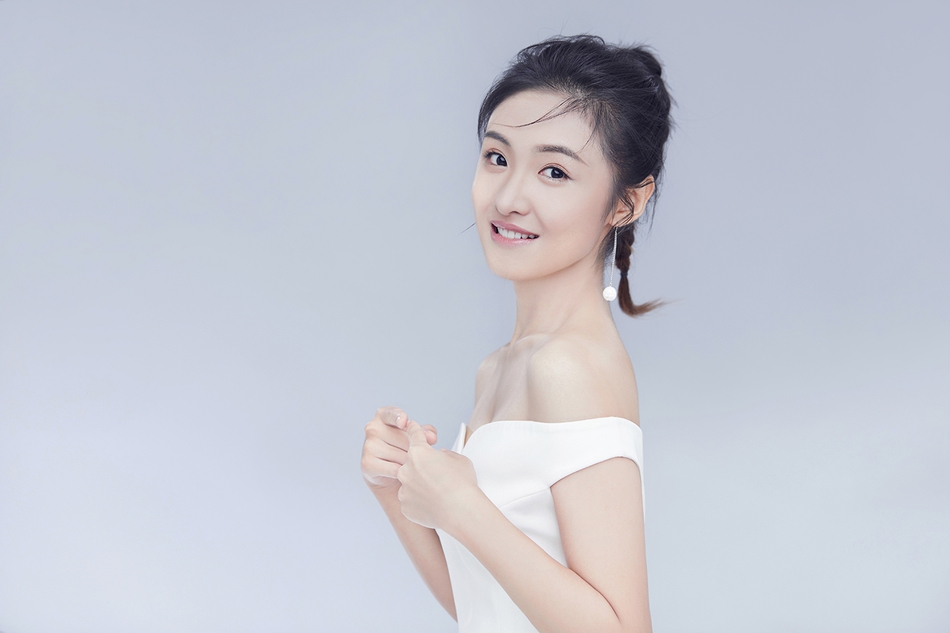 大学(wilfrid laurier university)的校花李晓恬拍摄了一组朋克写真