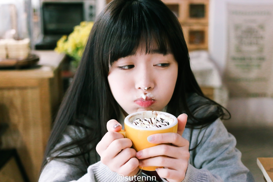 组图:广州学妹笑眼弯弯 夏日写真暖人心