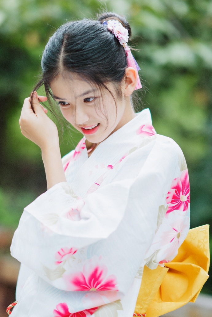 组图:河北00后校花笑容灿烂 少女感十足
