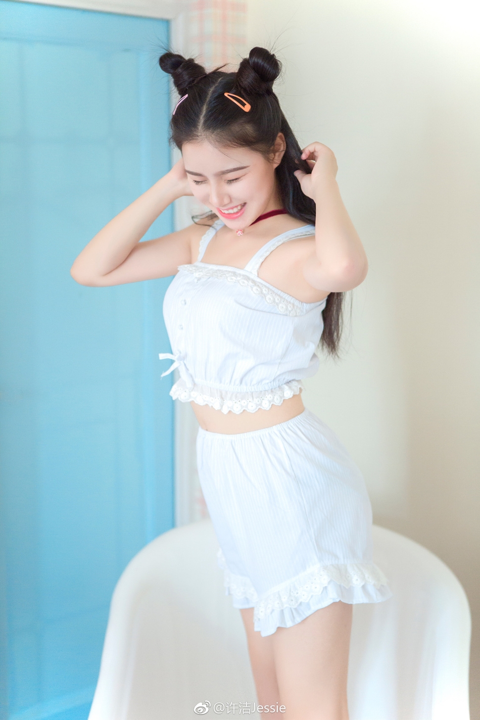 组图:暨南00后校花晒洛丽塔风写真 面容姣好娃娃脸