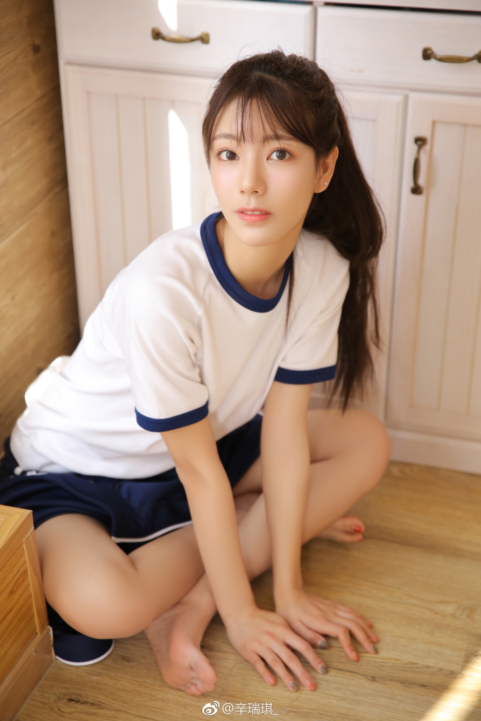 组图:"小柔软"少女辛瑞琪晒北电毕业写真 笑容甜美明媚