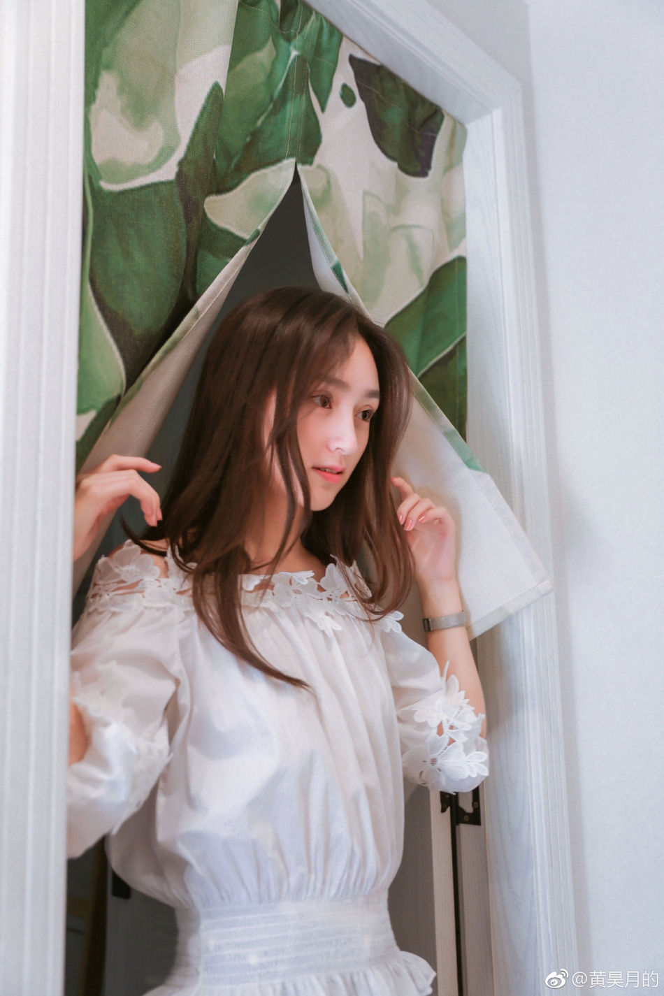 组图:重庆校花"小十一"晒夏日写真 清新自然