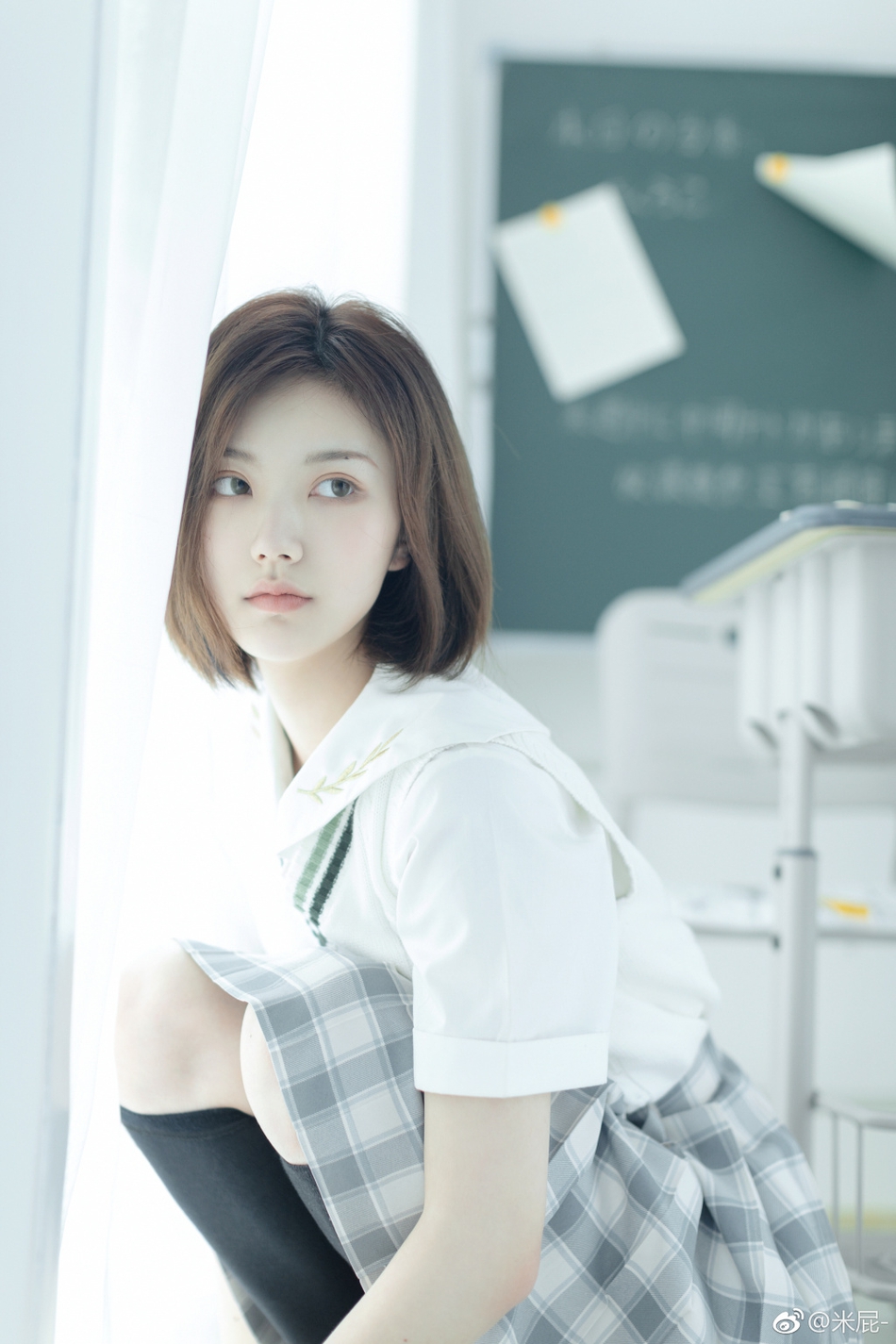 组图:重庆短发校花气质出众 颜值超高精致耐看