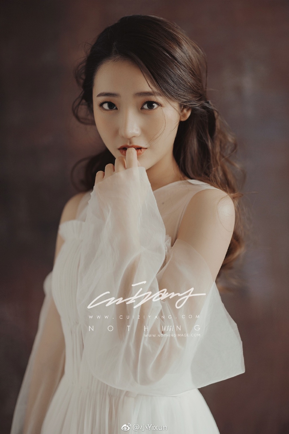 组图:广州艺术学校校花晒写真 风格百变魅力无穷