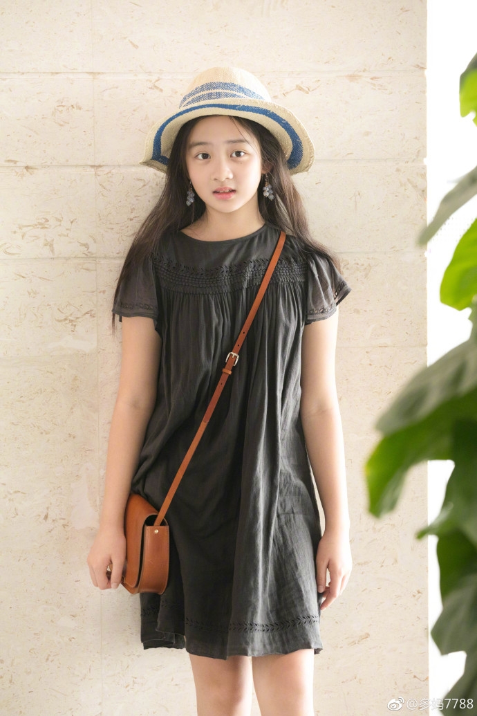 小女神黄多多漂亮可爱 就读于国际学校