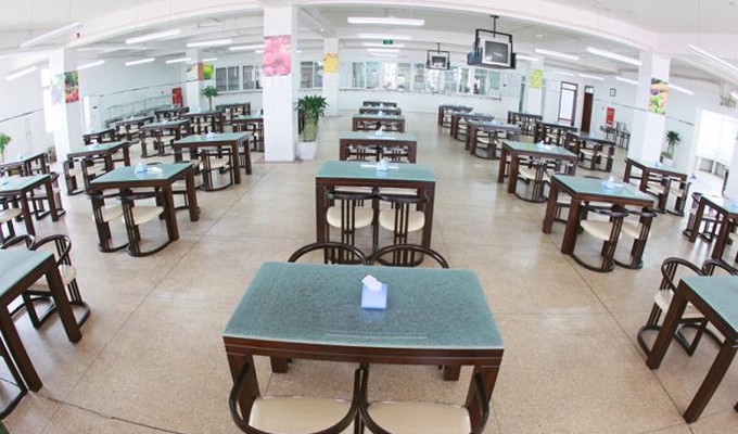 组图:承包贵族的国际学校 食堂都长什么样