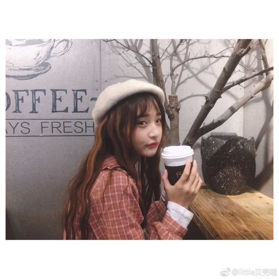 弹吉他绘画唱歌,喜欢gai 喜欢万圣节,是一名模特哦~@little贝壳喵(cr