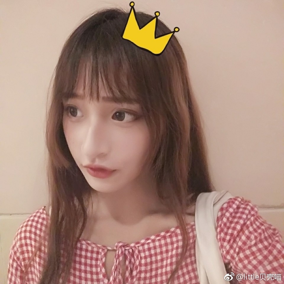 擅长弹吉他绘画唱歌,喜欢gai 喜欢万圣节,是一名模特哦~@little贝壳喵
