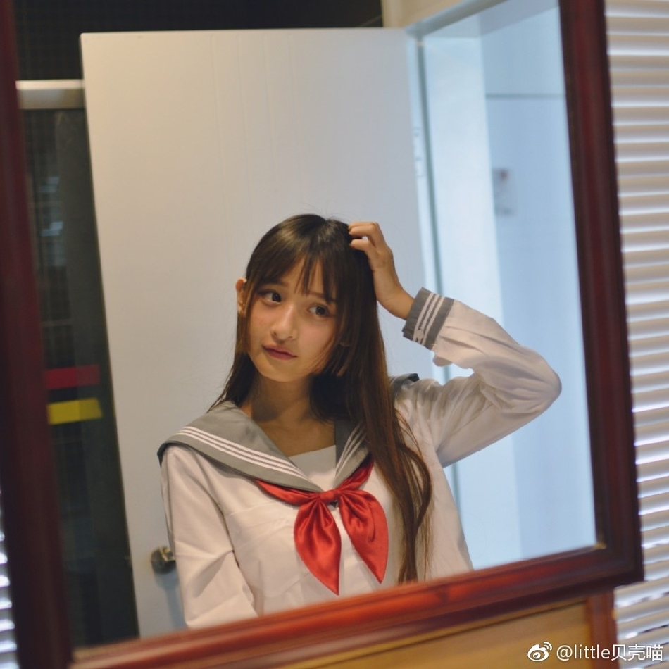 组图:重庆妹子制服写真 长发大眼气质美绝美