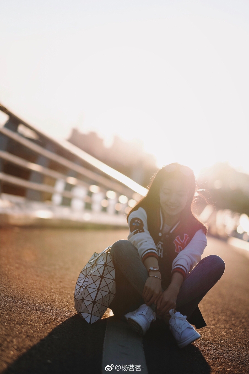 北航清纯美女晒写真 洒脱随性笑容甜