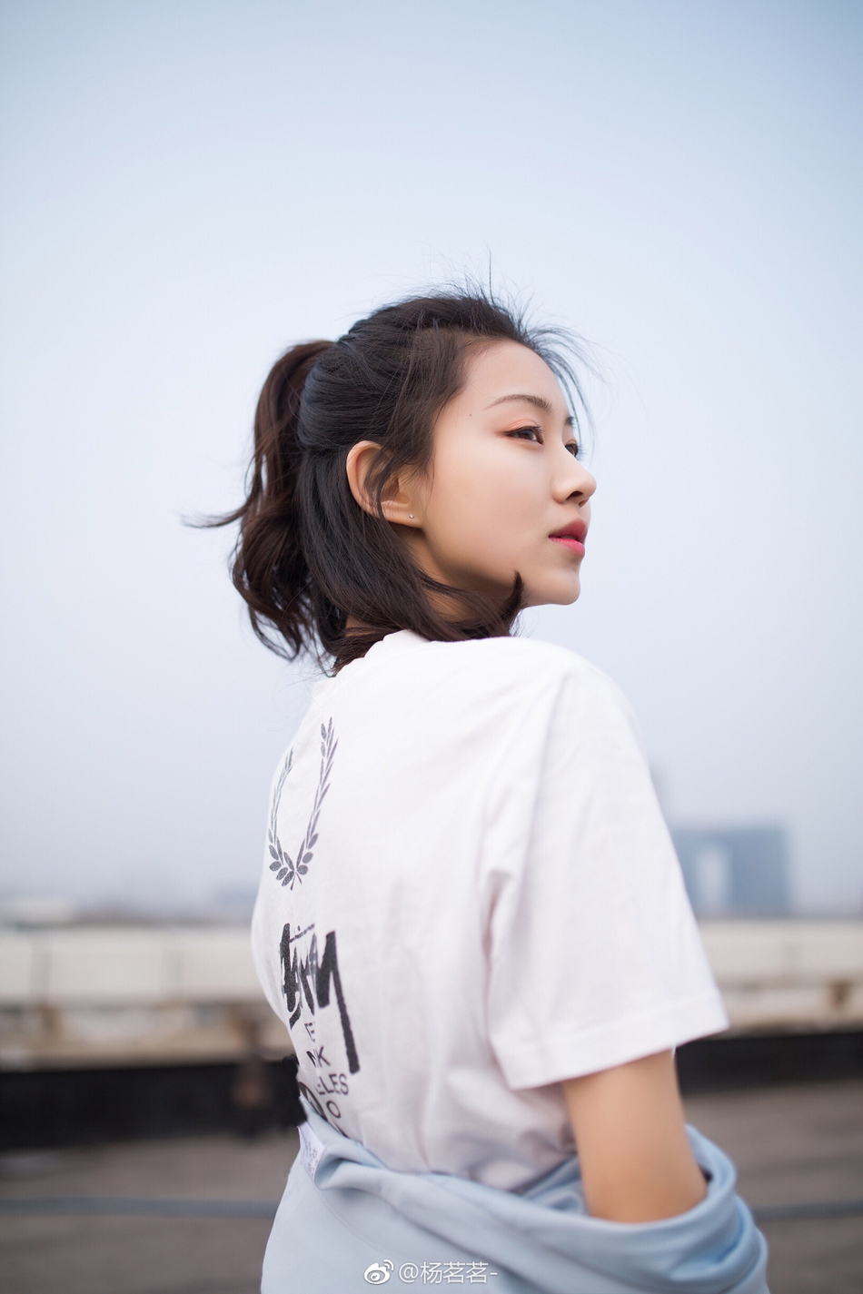 北航清纯美女晒写真 洒脱随性笑容甜