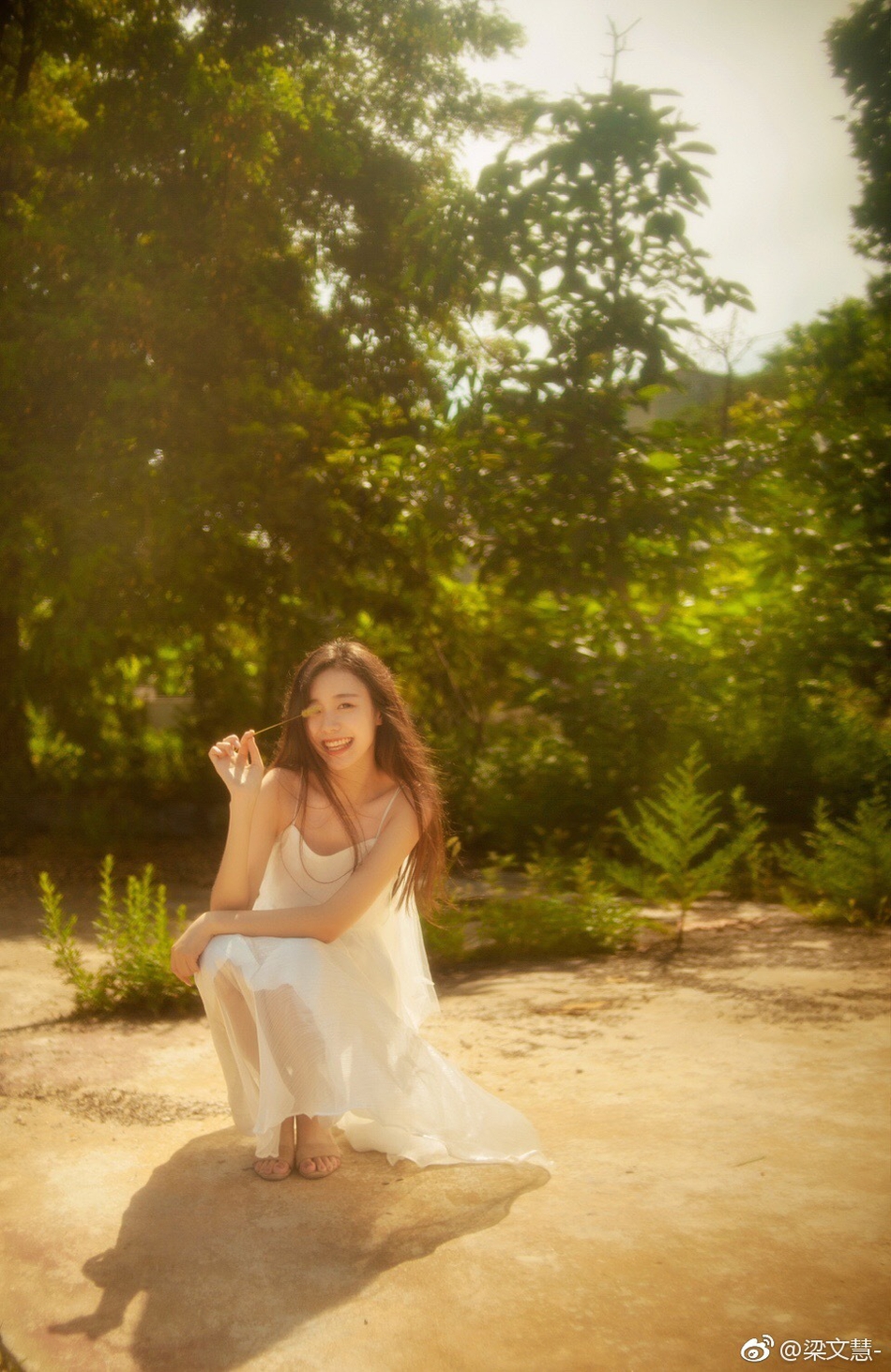 但私下里,梁文慧其实还是个笑容