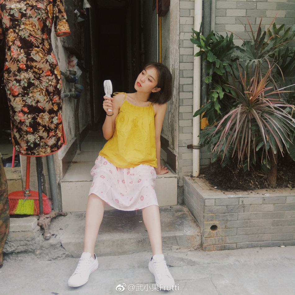 猜你喜欢 8 / 20 近日,广州大学校花@927呢 在微博上晒出了自己的一组