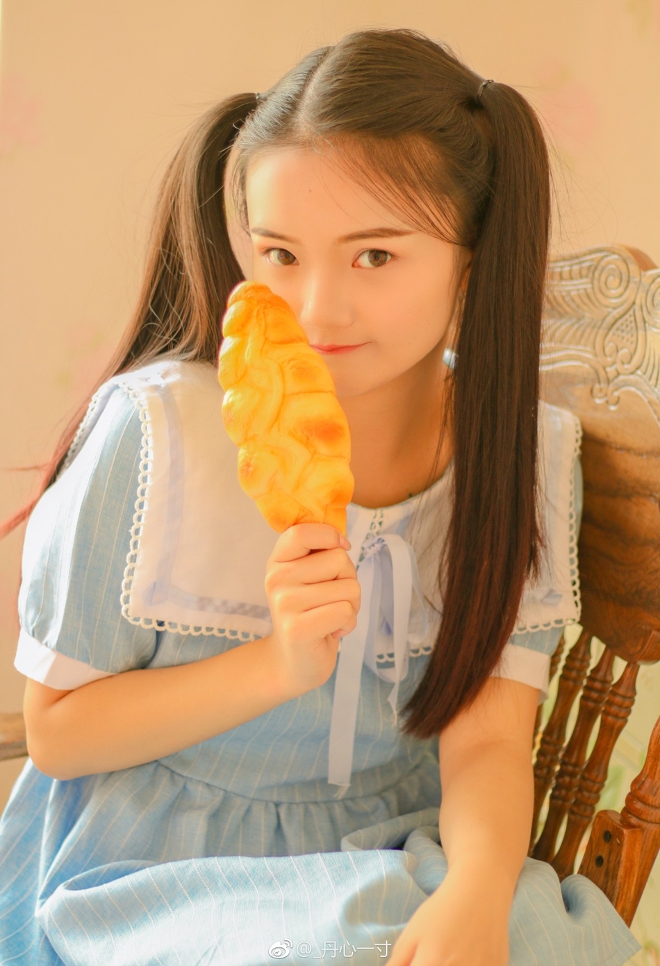 甜心校花古灵精怪 双马尾俏皮可爱