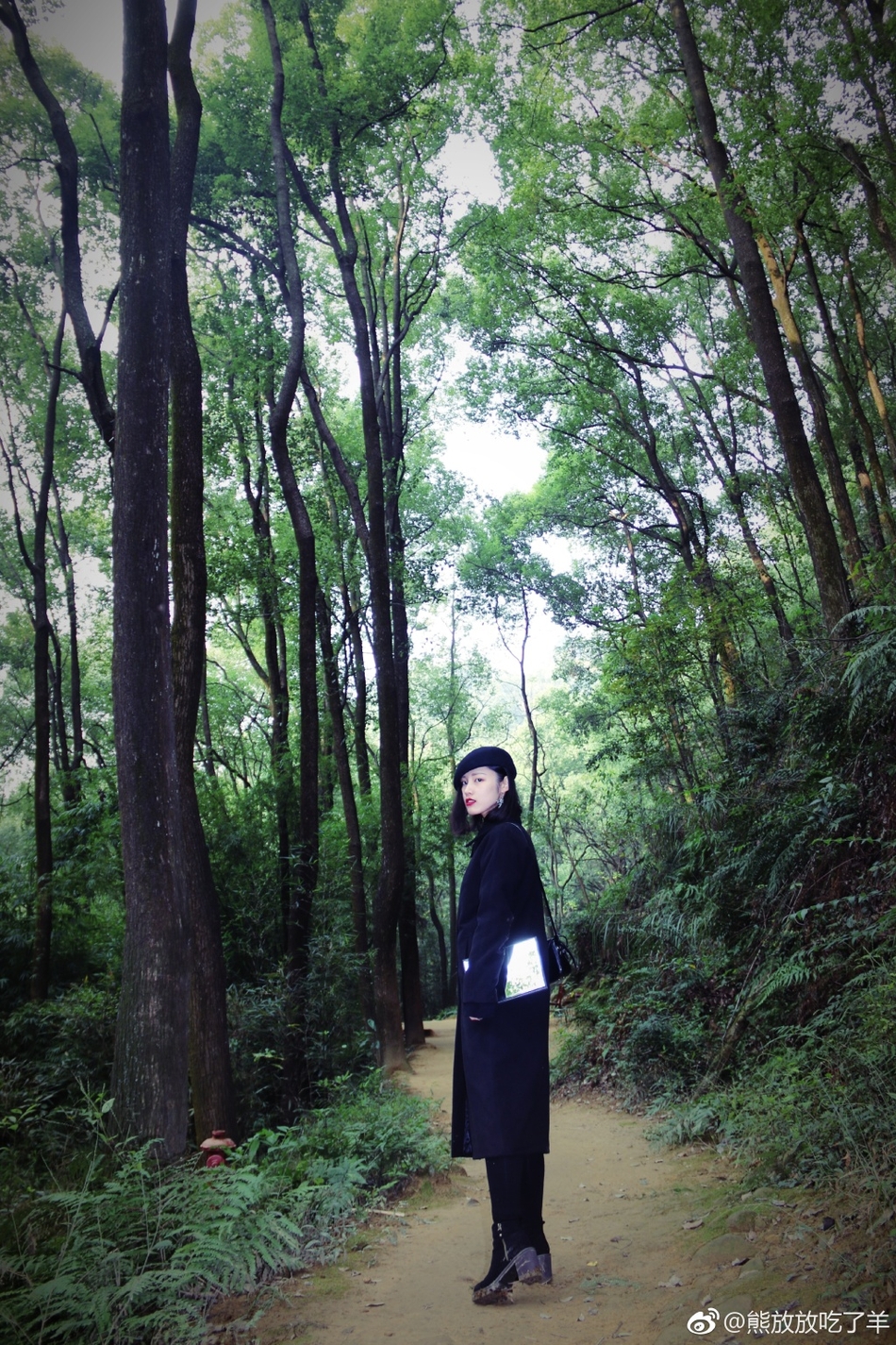 重庆工商大学校花气质出挑眉眼精致