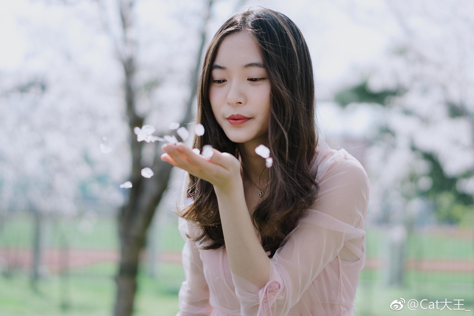 组图:上海交通大学清新校花 温婉的女生亲和力十足
