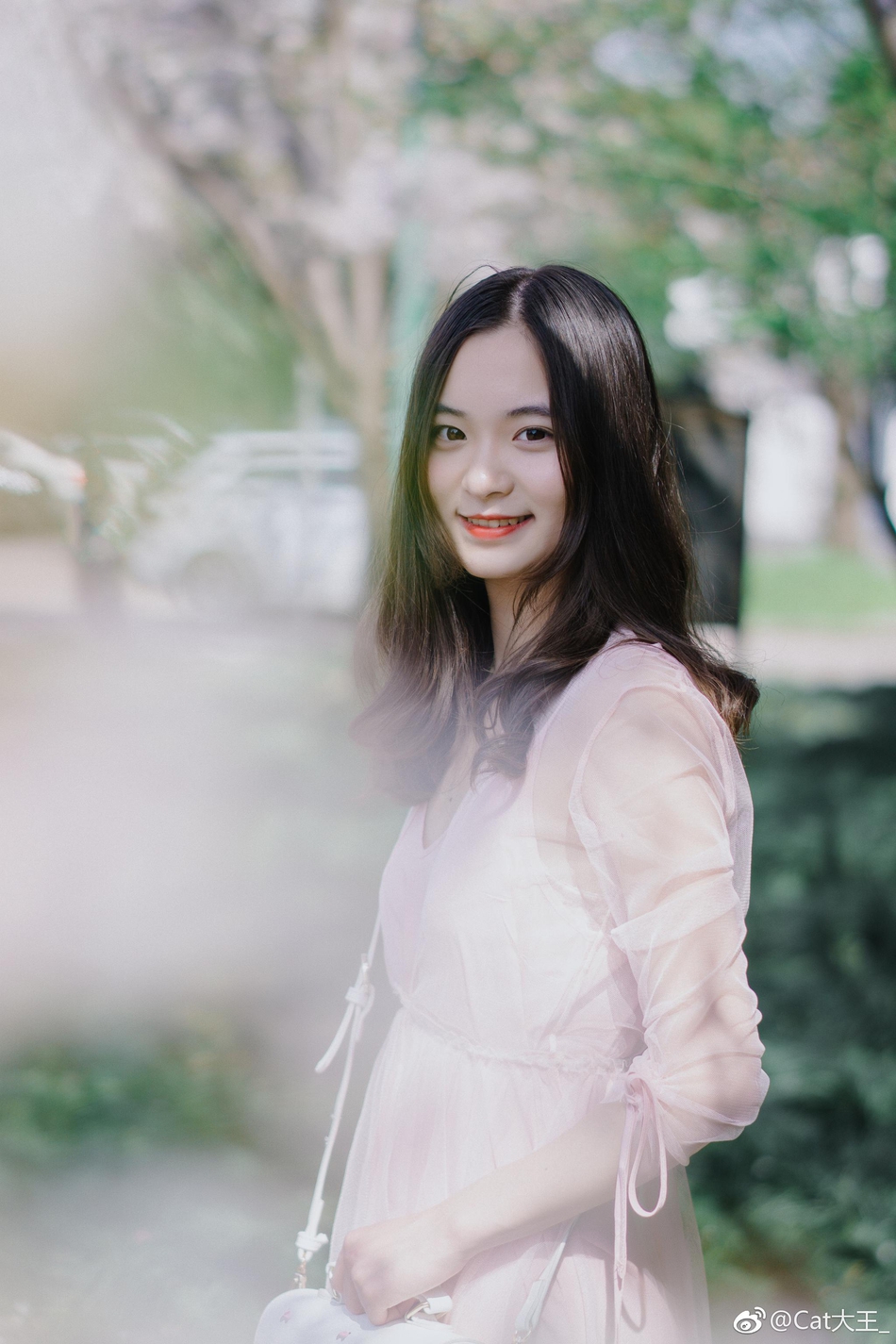 组图:上海交通大学清新校花 温婉的女生亲和力十足