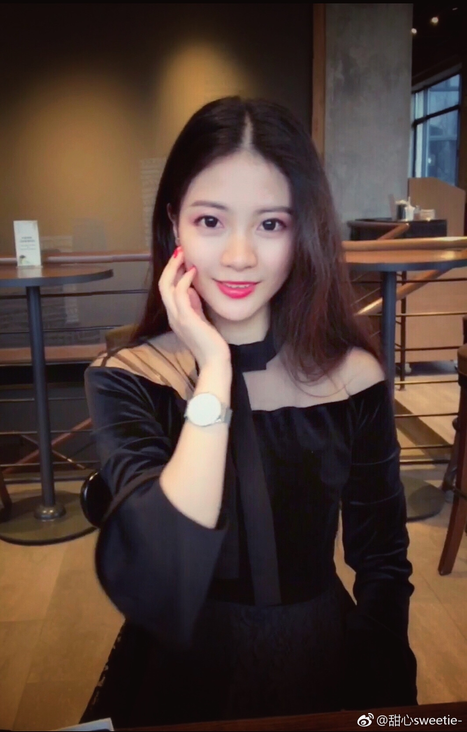 组图苏州校花清新动人举手投足间透着温柔