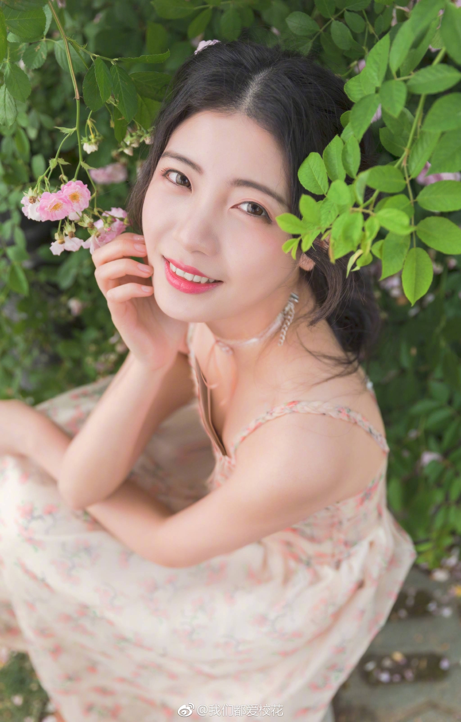 组图:苏州校花清新动人 举手投足间透着温柔