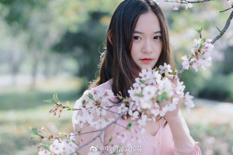 上海交通大学清新校花 温婉的女生亲和力十足