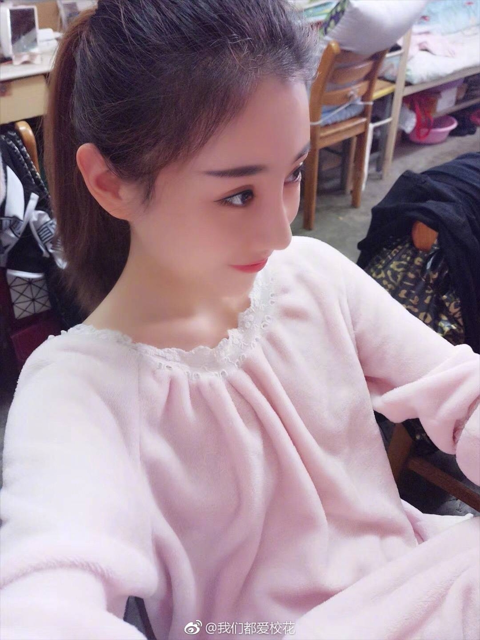大学校花梅娟(微博:@梅娟是一位fittimer)在微博晒出多种风格写真照