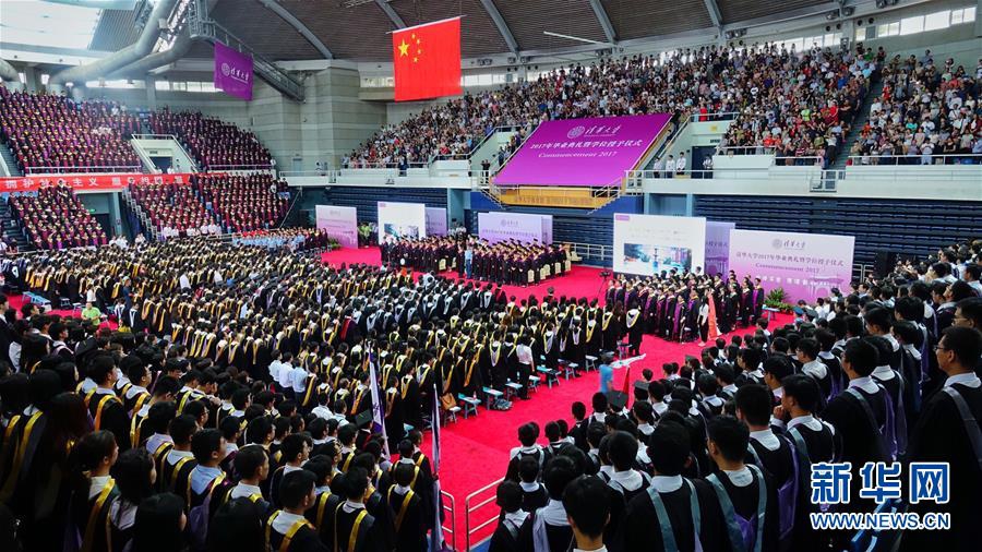 正值毕业季 清华大学举行毕业典礼