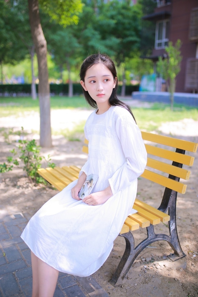 6 / 15 华中师范大学校花微博晒清纯写真走红,有网友大赞像韩国女星崔