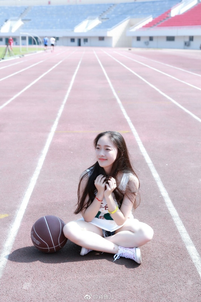 组图高中女生晒写真走红清纯可爱不输奶茶妹妹