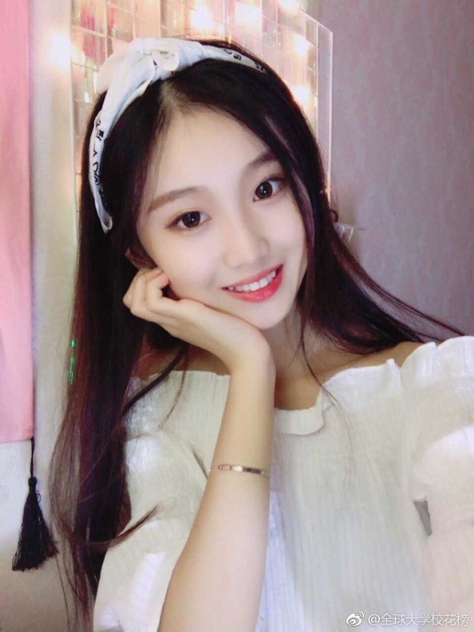 组图:音乐学院校花晒健身照 小蛮腰抢镜