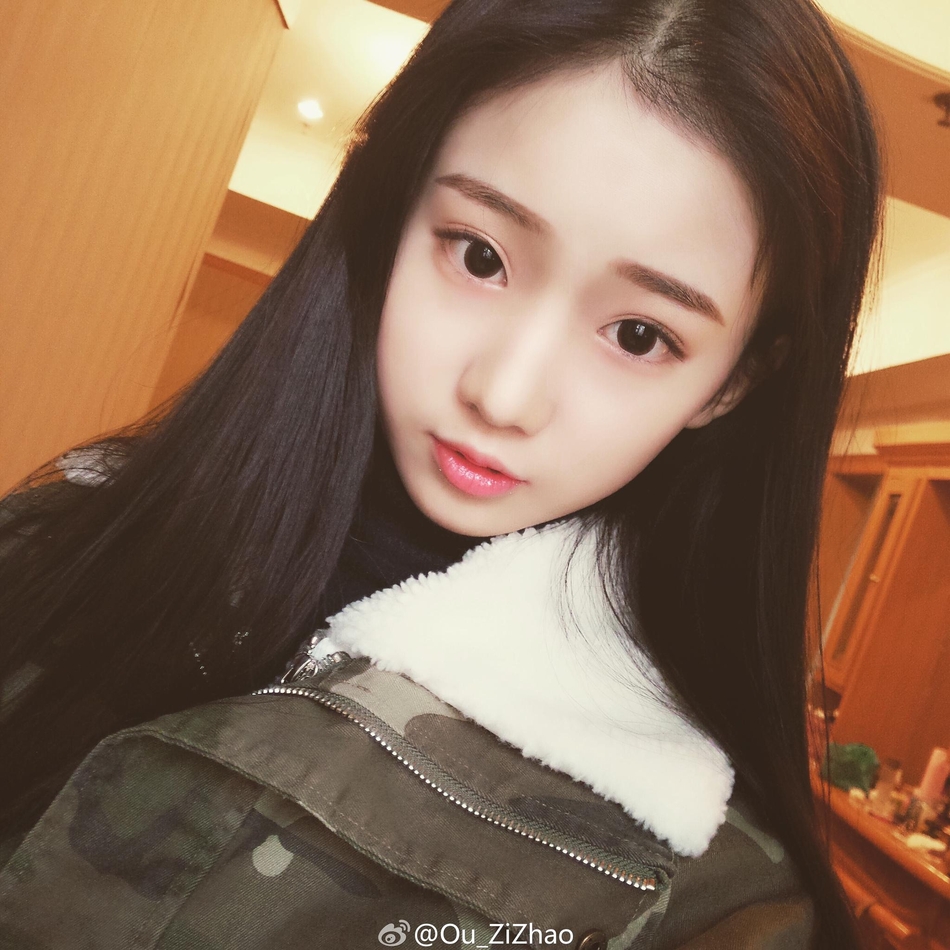 组图:音乐学院校花晒健身照 小蛮腰抢镜