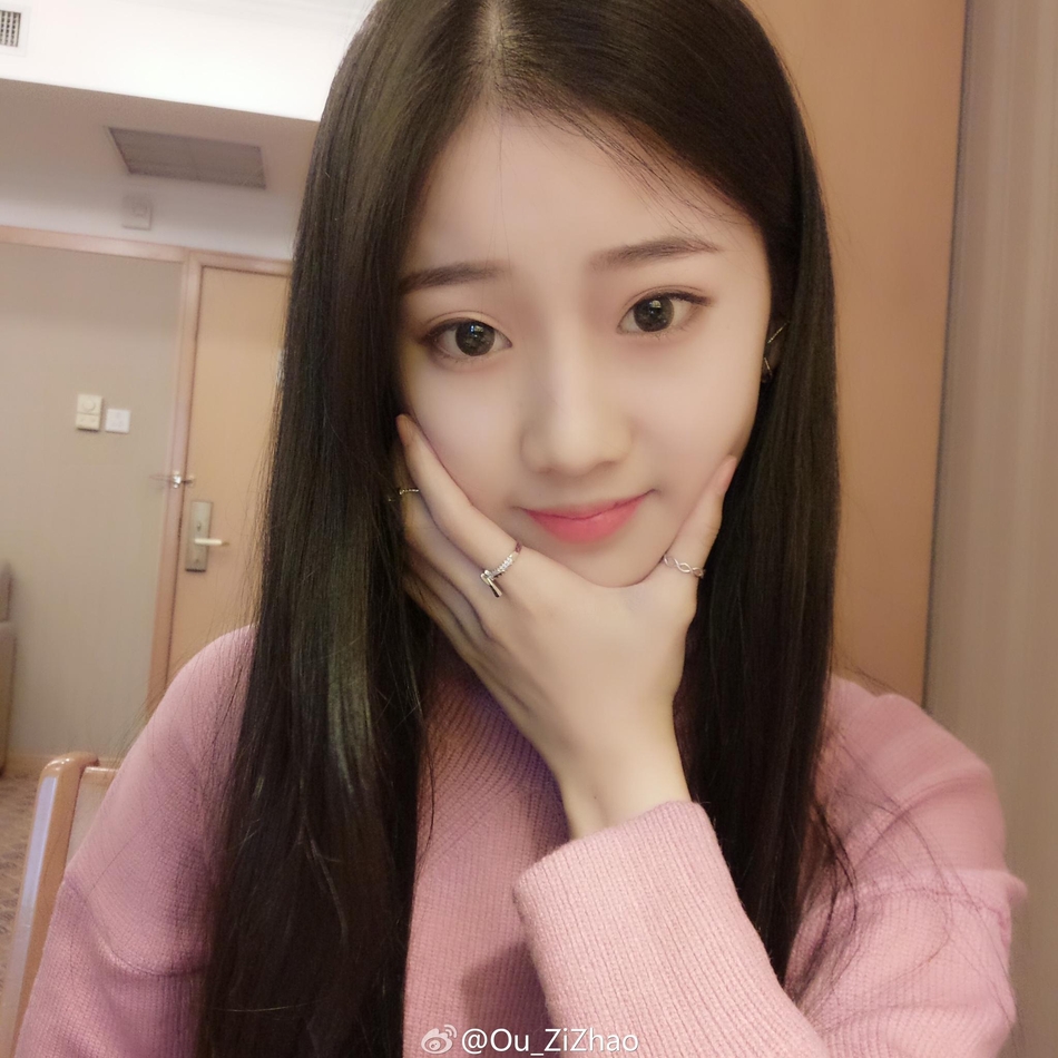 组图:音乐学院校花晒健身照 小蛮腰抢镜