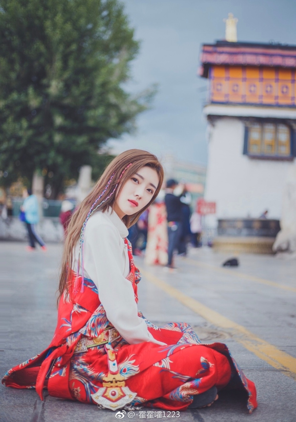 组图高校校花身骑白马一身素衣美艳惊人