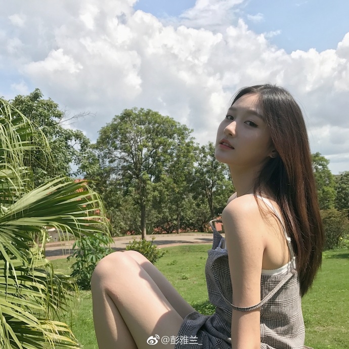 组图:四川校花晒甜美时尚写真 韩范儿十足