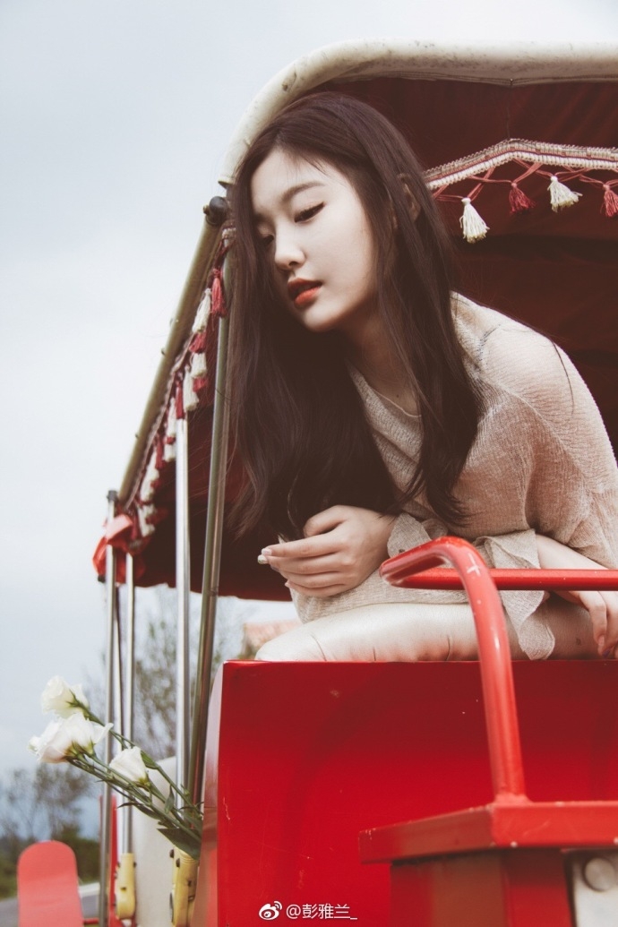 组图:四川校花晒甜美时尚写真 韩范儿十足