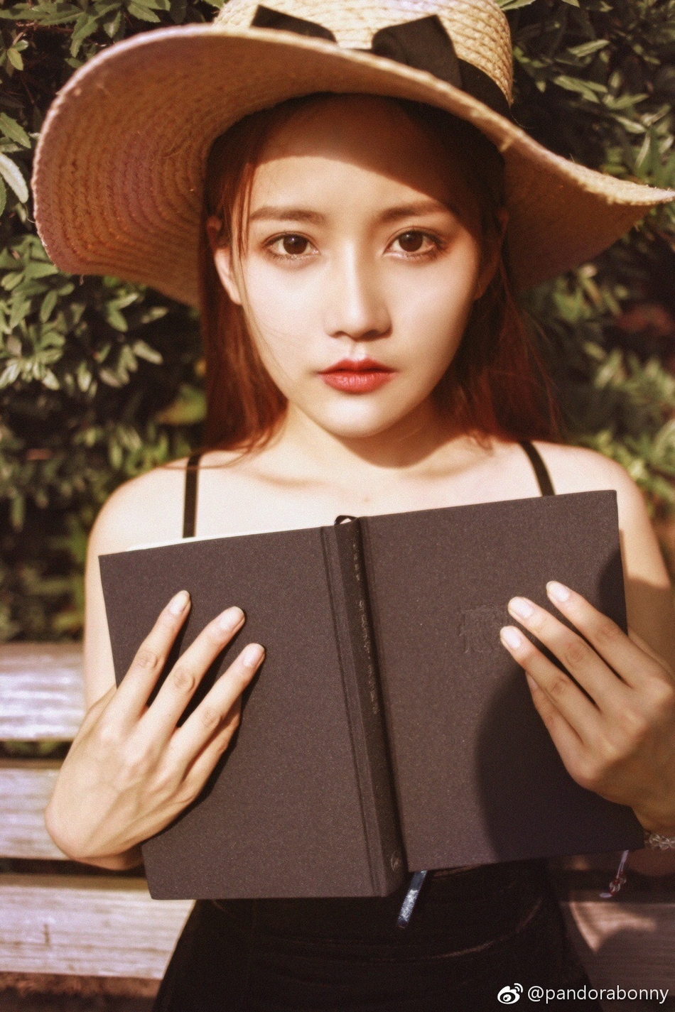 组图:贵州高校校花晒写真 颇有欧美混血范儿