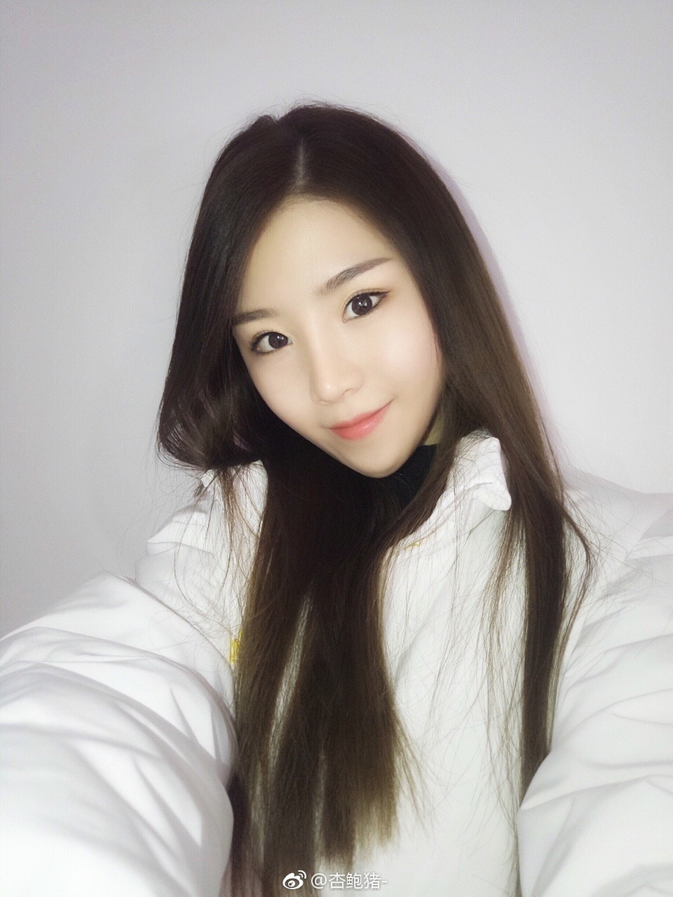 组图:广西大学清新校花 风格多变可爱无敌