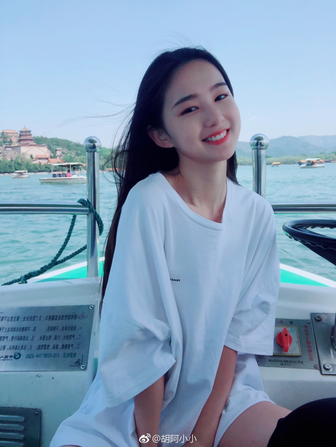 组图:重庆师范大学小姐姐笑容超甜有感染力