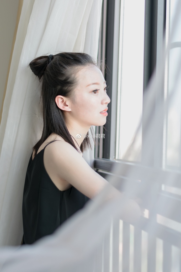 组图:校服裙女神率真可爱 笑容明媚写真美