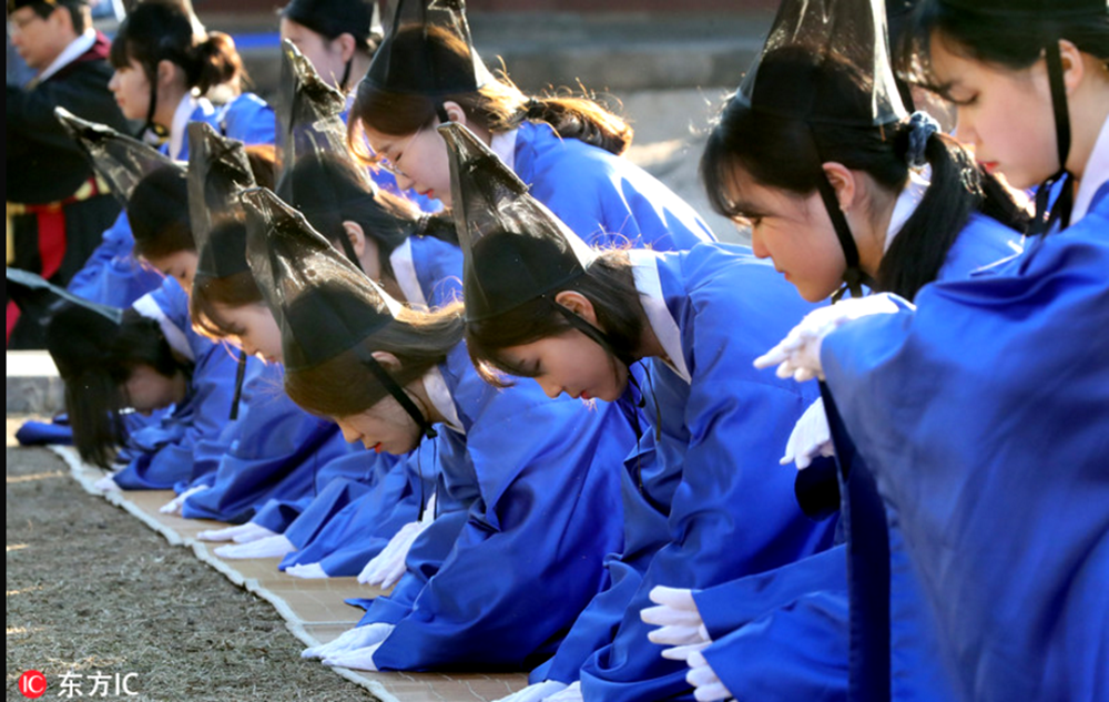 韩国成均馆大学新生入学仪式