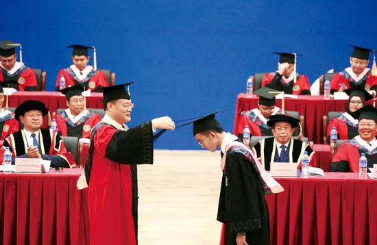 2019年9月28日，厦门大学马来西亚分校举行首届届毕业典礼。