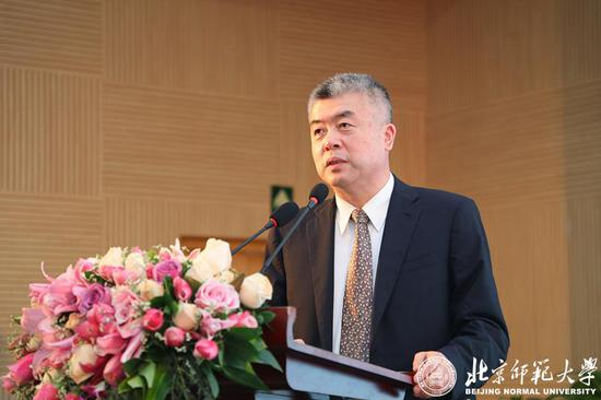 张晓东作为合作代表致辞活动现场,北京师范大学一带一路学院分别与