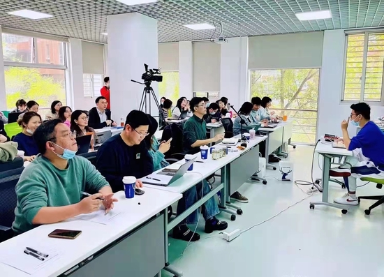 èç å¹è®ç°åºãå访è
ä¾å¾