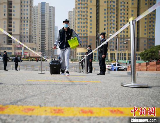 当日,山东省部分高中毕业年级(含中职)正式开学复课。 陈良臻 摄
