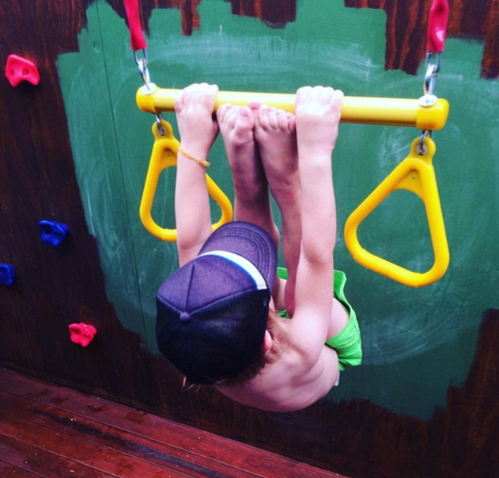 双语3岁萌娃就练出6块腹肌是种怎样的体验