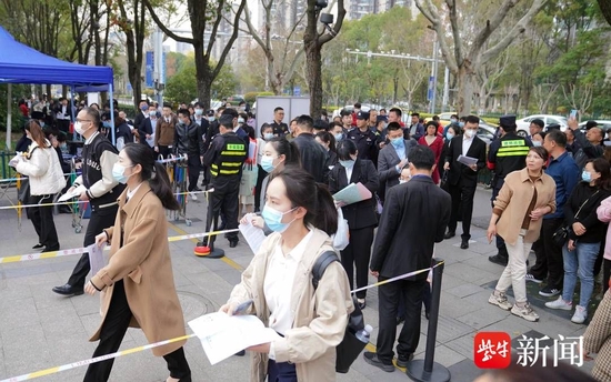 2.8万考生参加江苏省考面试 考题“充满人间烟火气” 第1张