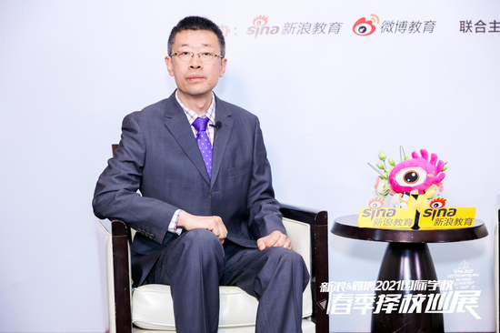 （橘郡美高中国总校校长 左阳博士）