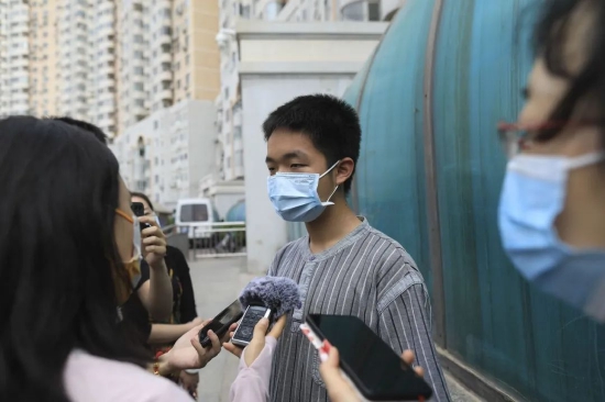 ▲“古诗两米线”的创意提出者、海淀高中生沈俊博。 新京报记者 浦峰 摄