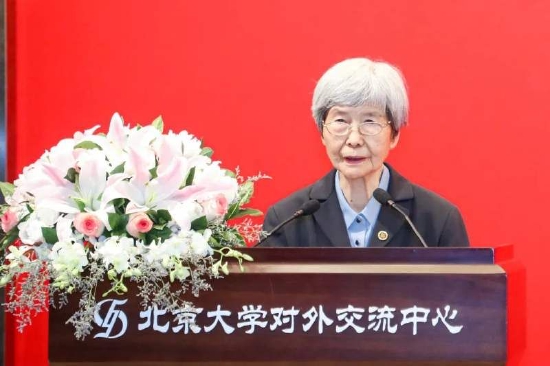 5月4日,在北京大学125周年校庆日,樊锦诗为母校捐款1000万人民币。图/北京大学