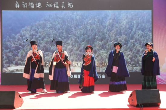 四川美姑縣中學演唱歌曲《祖國之子》